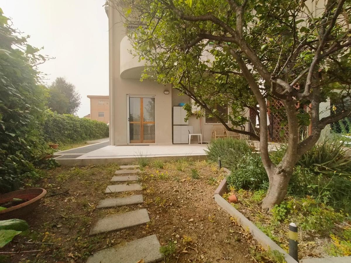 Apartment In Sardinia Decimomannu Экстерьер фото
